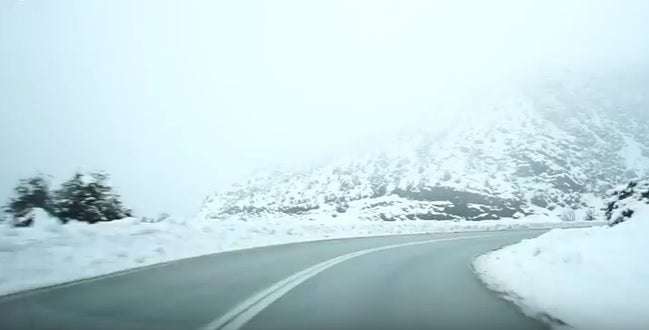 Εντυπωσιακές εικόνες από την χιονισμένη Εγνατία (βίντεο)
